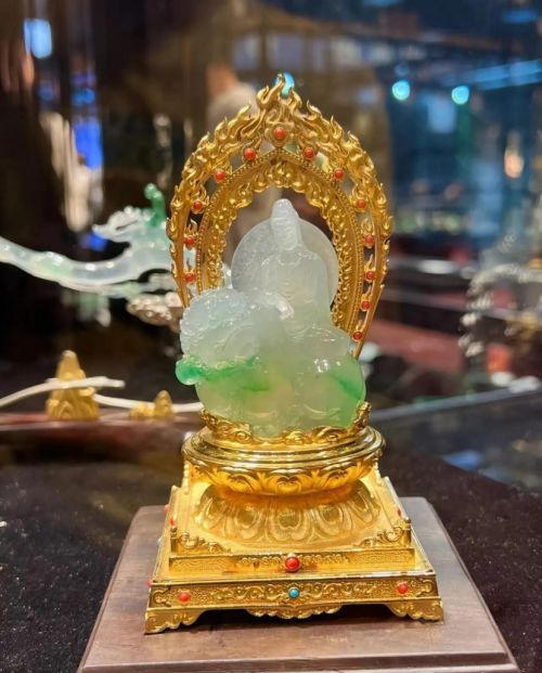 云翡飾 中國翡翠珠寶行業的璀璨明珠